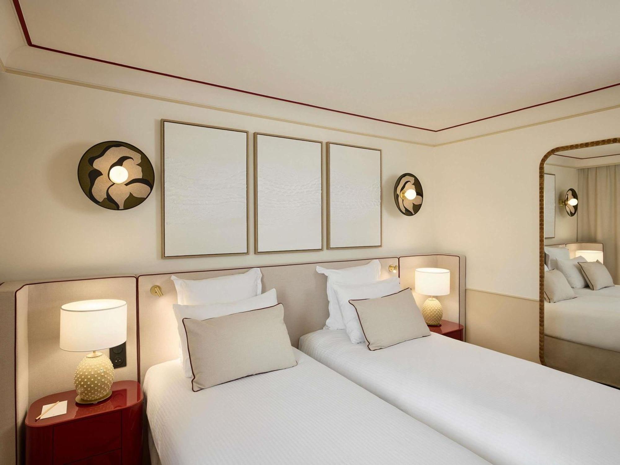 Deluxe Twin Room Pool Side